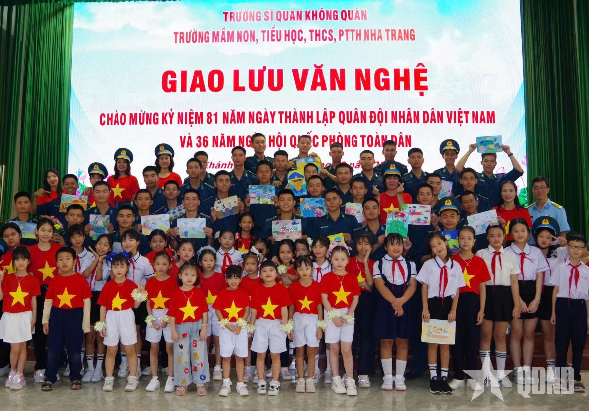 Gieo mầm ước mơ bay cao cùng Trường Sĩ quan Không quân